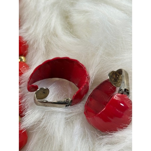 Vintage Red Faceted Bead Necklace and Matching Red Enamel Clip On Hoop Earrings - Picture 4 of 9